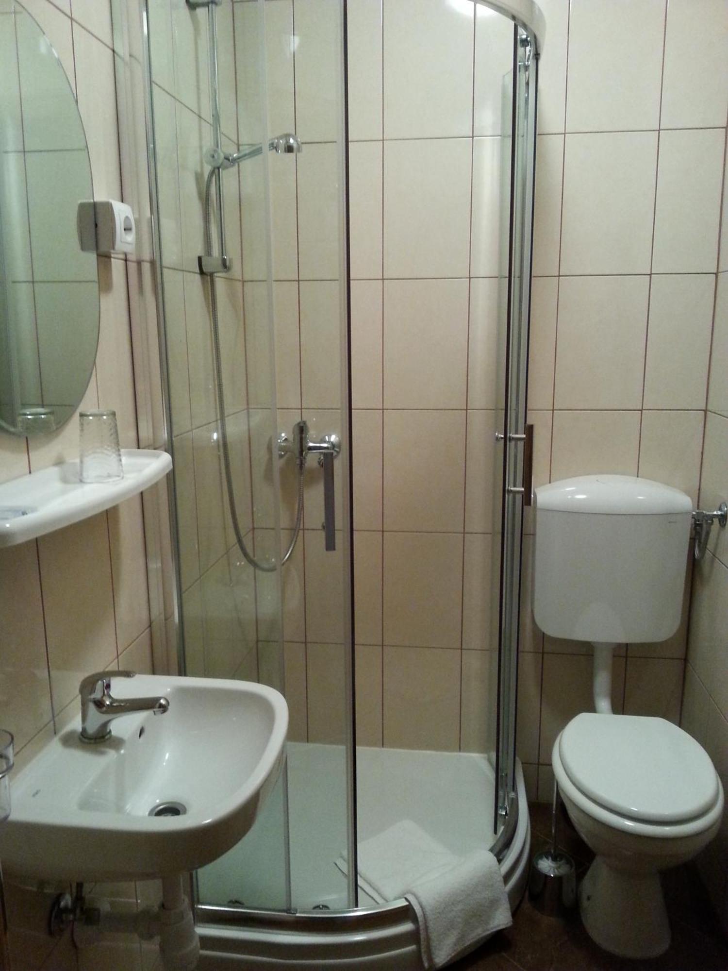 Hotel Gacka Otočac Quarto foto